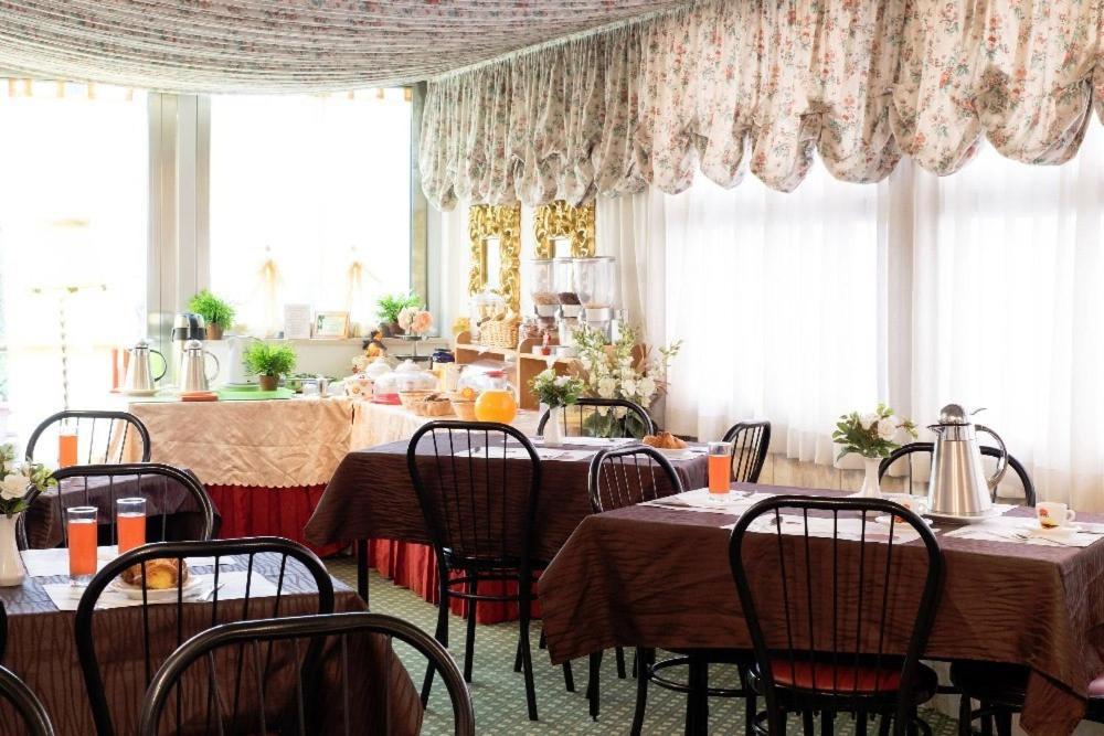 Hotel Edy リミニ エクステリア 写真