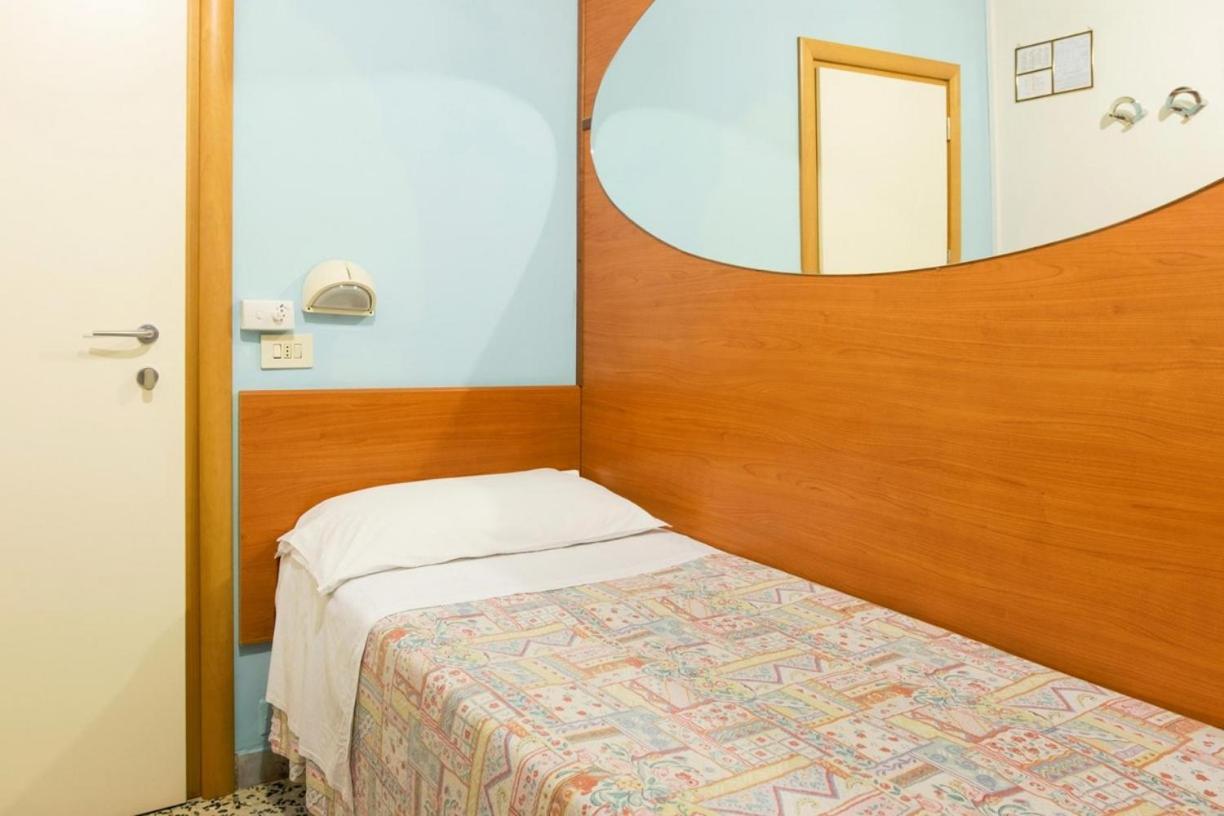 Hotel Edy リミニ エクステリア 写真
